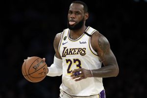 LeBron James guió a Lakers en victoria de último segundo ante Celtics