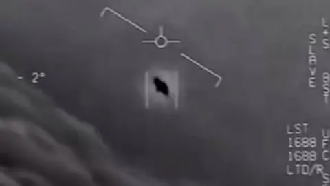 Pentágono dio a conocer la grabación de tres avistamientos de ovnis
