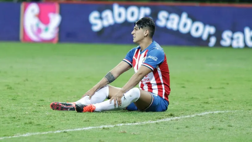 Tienda oficial de Chivas se disculpó por anunciar los uniformes del América