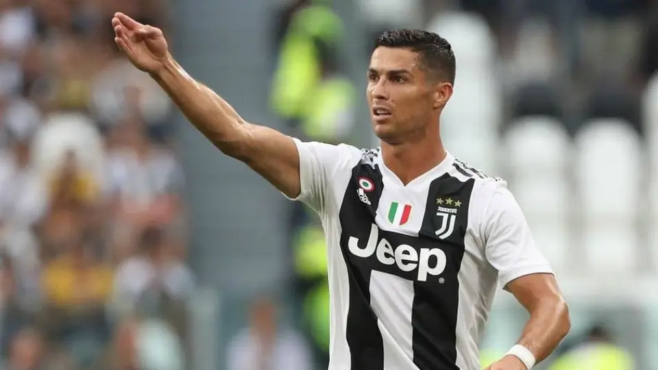 VIDEO: Cristiano Ronaldo enseñó a sus hijos cómo desinfectarse las manos