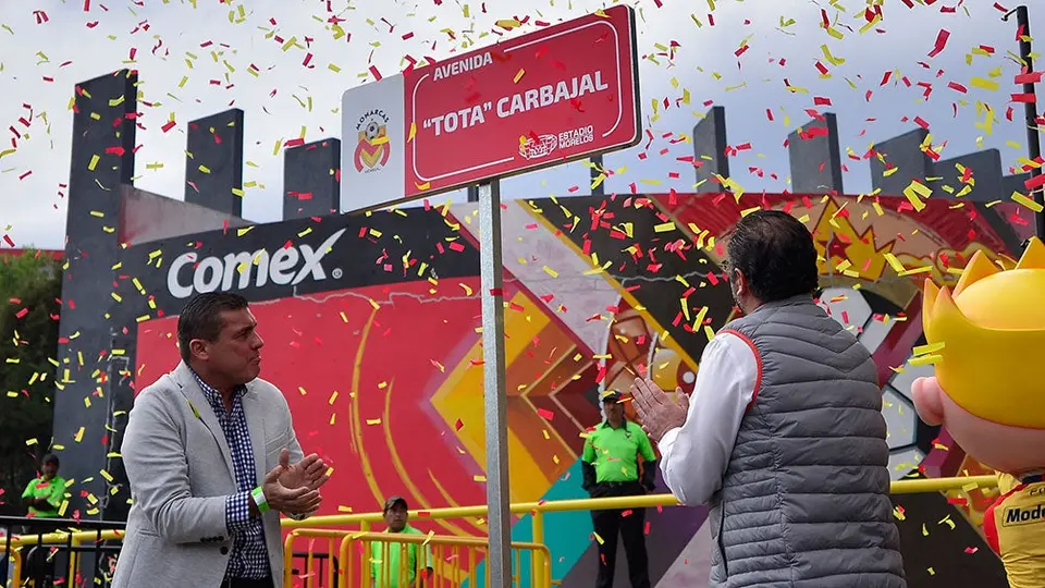 Monarcas inauguró avenida Tota Carbajal en el Estadio Morelos