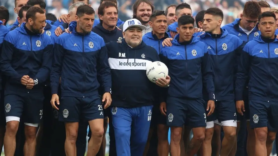 Maradona se ofreció a reducir su salario en Gimnasia ante crisis por COVID-19