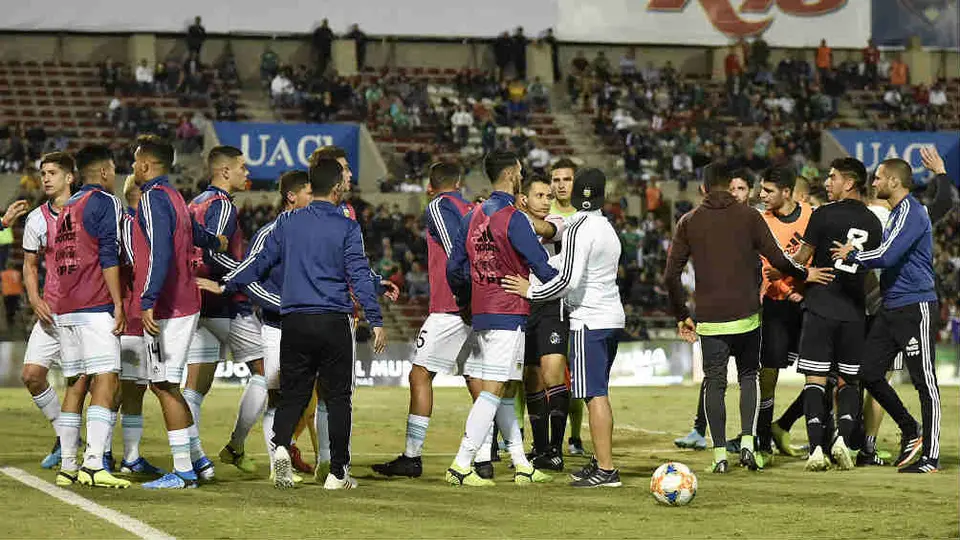 Pisotón de Gaich sobre Esquivel generó bronca en el México vs Argentina