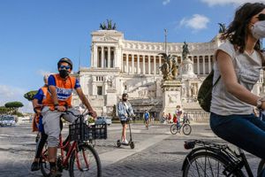 España e Italia finalizaron cuarentena e intentan volver a la normalidad