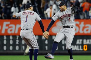 Astros salió vivo del Bronx y toma ventaja en serie contra Yankees