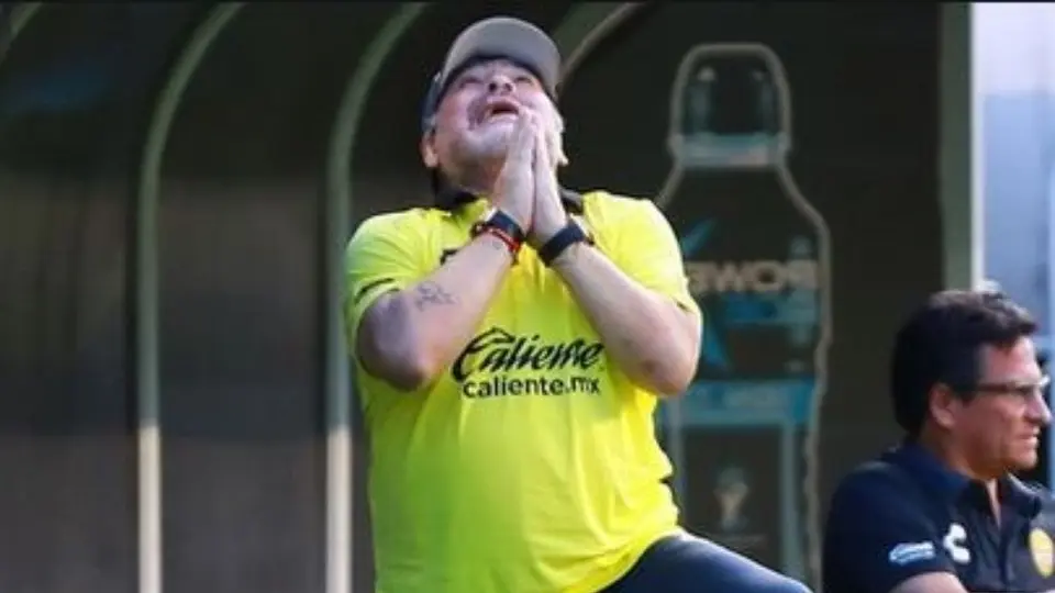 Maradona pasa el tiempo de la cuarentena por coronavirus viendo deportes y noticias