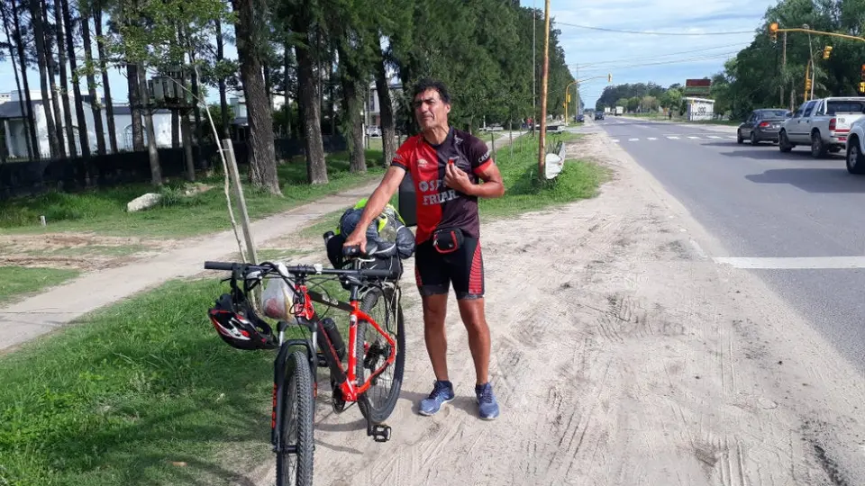 Fan de Colón irá en bicicleta hasta Paraguay para estar en Final de la Sudamericana