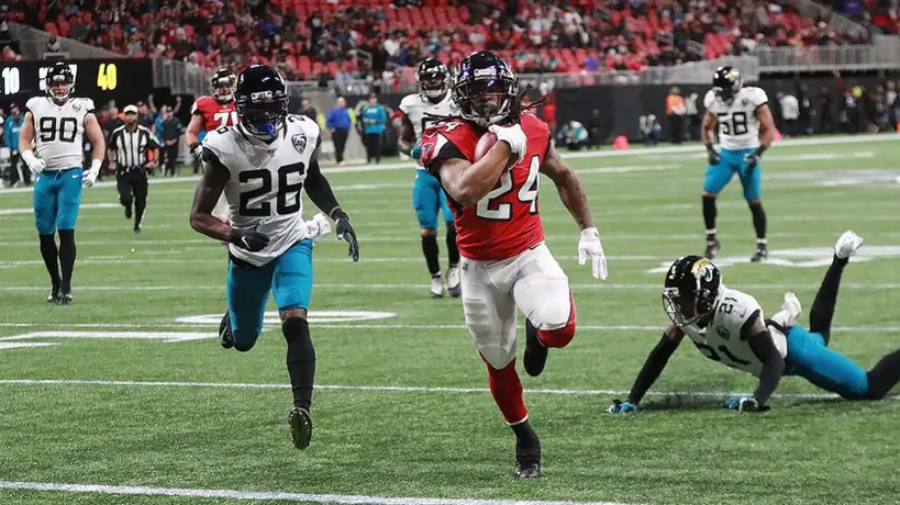 Falcons mantuvo racha perfecta al derrotar en casa a Jaguars