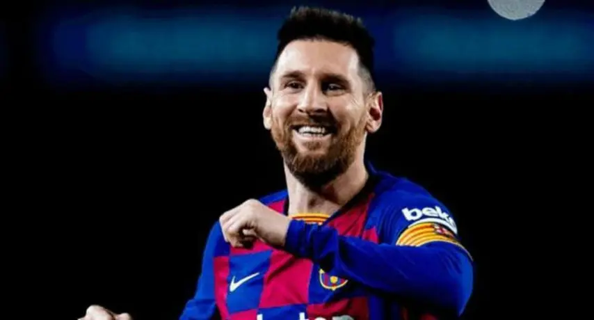 VIDEO: Messi se divirtió jugando futbol con sus hijos dentro de su casa
