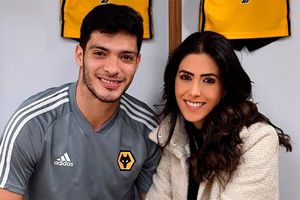 Raúl Jiménez y Daniela Basso toman curso para ser papás