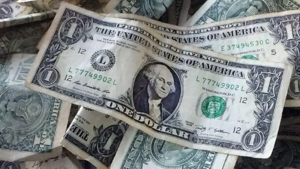 Dólar cerró la semana en 25.11 pesos, máximo histórico