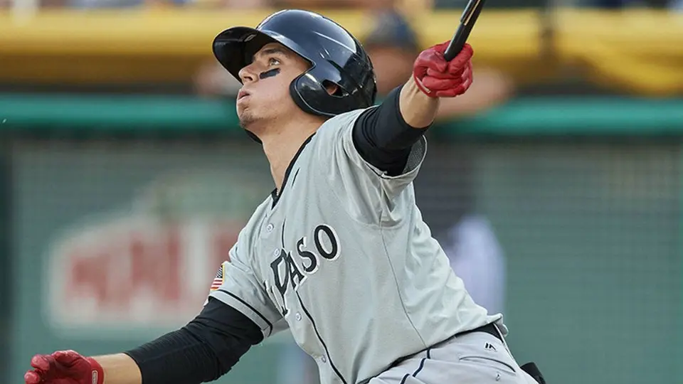 Luis Urías fue traspasado de los Padres a los Brewers