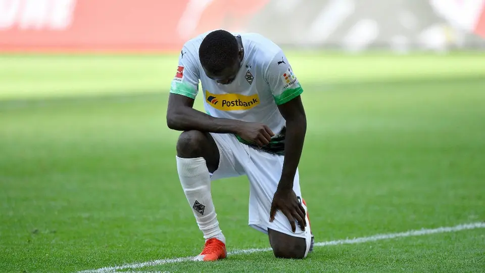 Marcus Thuram homenajeó con festejo a George Floyd en triunfo del Mönchengladbach