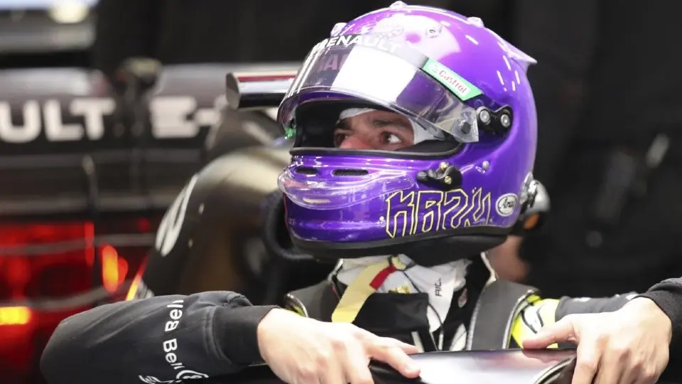 Daniel Ricciardo homenajeó a Kobe Bryant con el diseño de su casco