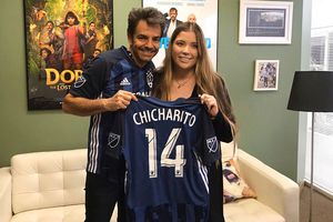 Eugenio Derbez presentó a Chicharito en video del LA Galaxy