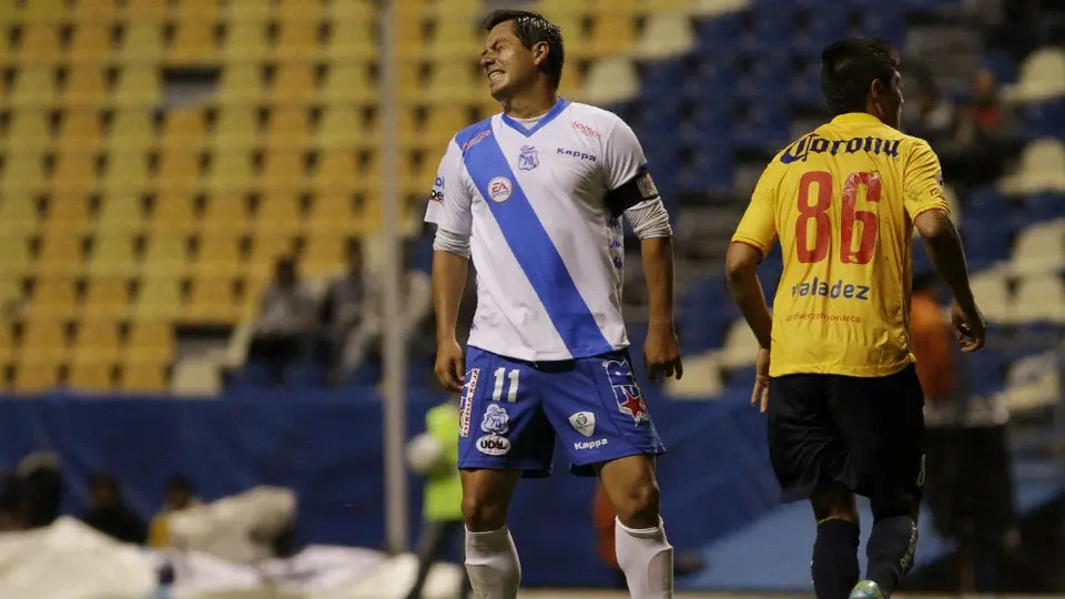 Chelís arriesgó su trabajo como técnico en Puebla por Juan Carlos Cacho en 2015