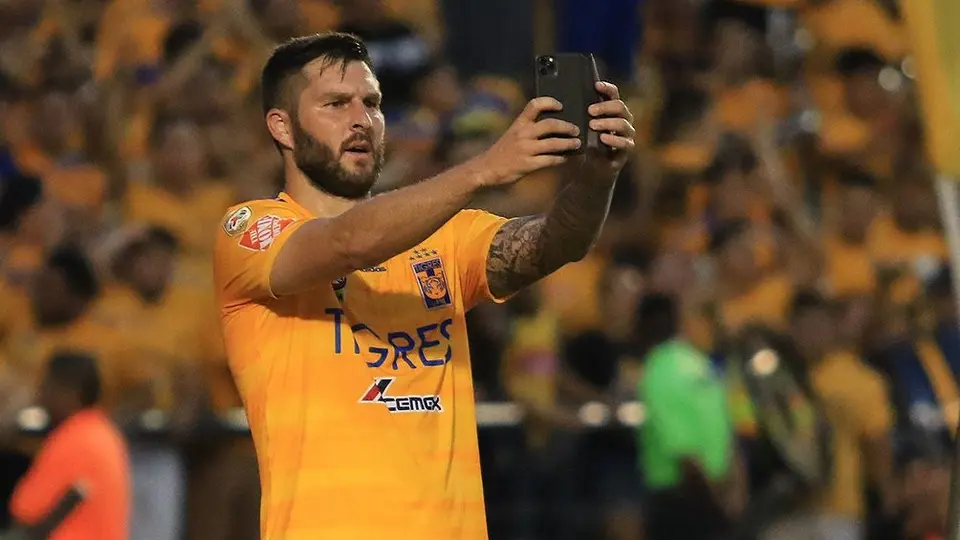 Gignac marcó gol y lo festejó con la ayuda de su filtro en Instagram