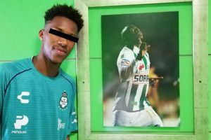 Hijo mayor de Chucho Benítez visitó su tumba en el Día del Padre