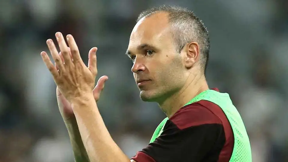 Iniesta agradeció que le pusieran 'pantalones' a su estatua en Albacete