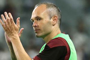 Iniesta agradeció que le pusieran 'pantalones' a su estatua en Albacete