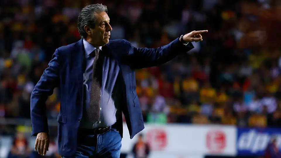 Tomás Boy dirigirá el Clásico Nacional, pero Chivas analiza su continuidad