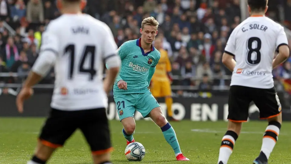 Ruud Gullit: 'En el Barcelona, De Jong toca el balón sin sentido'