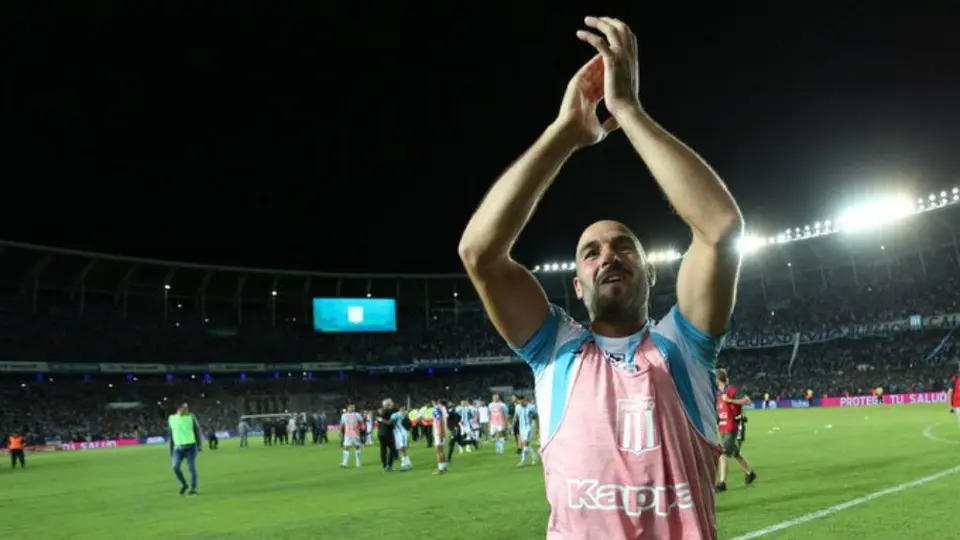 Racing ayudó a dos de sus aficionados, varados en Venezuela, a volver a Argentina