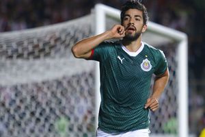 VIDEO: Rodolfo Pizarro conoció al fan que se tatuó su cara