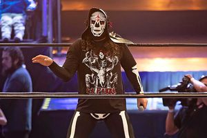 La Parka sufrió terrible caída durante lucha en Monterrey