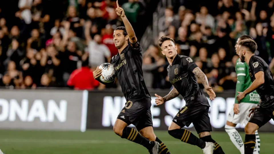 Bob Bradley comparó a Carlos Vela con Hristo Stoichkov y Mohamed Salah