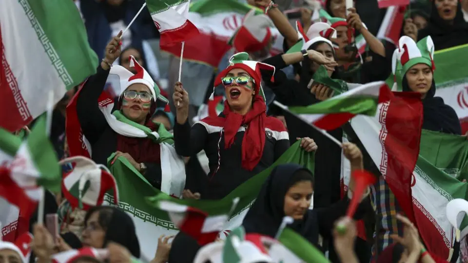 Irán permitió ingreso de mujeres a estadio de futbol después de 40 años