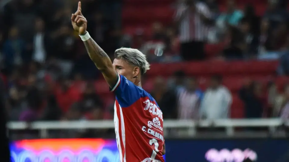 Chivas, el segundo equipo que más gastó en fichajes de invierno a nivel mundial