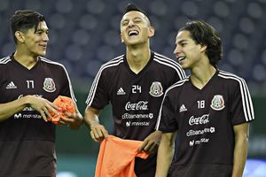 Jugadores de la Selección Nacional aprovecharon día libre y se fueron al cine