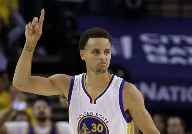 Stephen Curry podría regresar en marzo a la NBA
