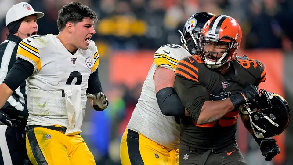 NFL quitó suspensión a Myles Garrett tras 'cascazo' a QB de Steelers
