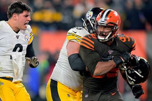 NFL quitó suspensión a Myles Garrett tras 'cascazo' a QB de Steelers