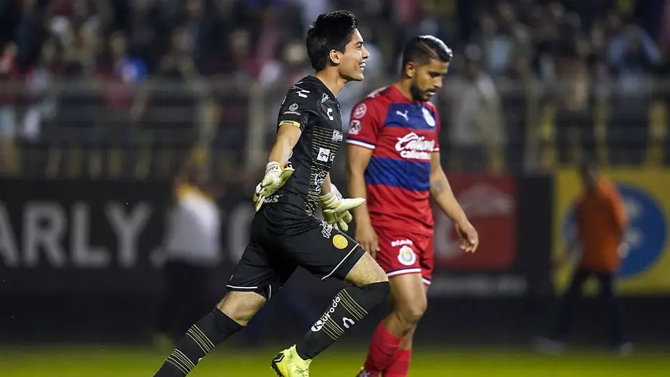 VIDEO: Portero de Dorados fue recibido como héroe en taquería de Culiacán