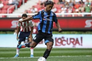 Cuauhtémoc Blanco y Ronaldinho se enfrentarán en Zacatepec en noviembre