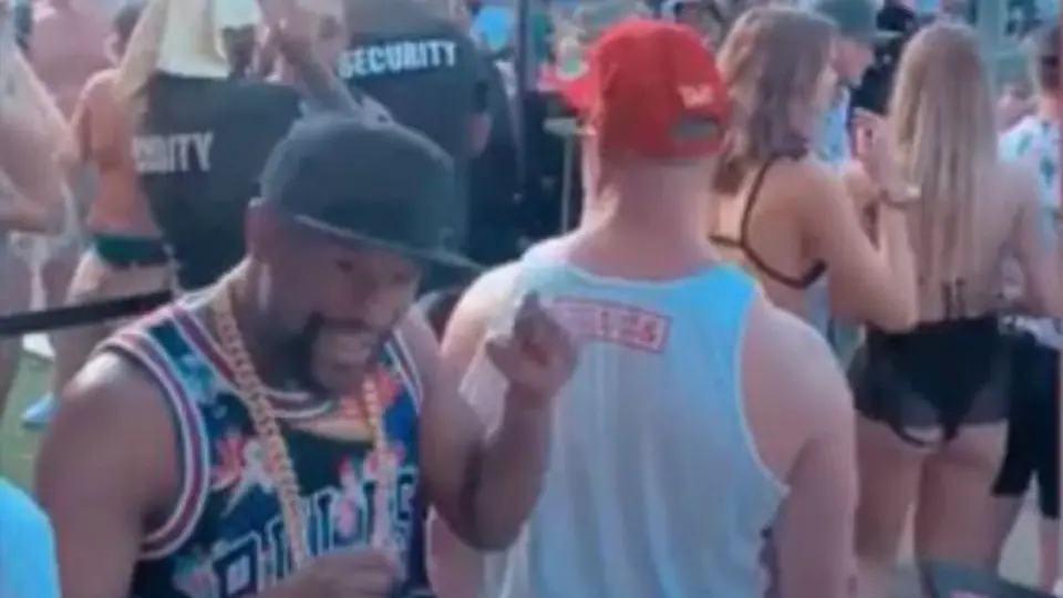 VIDEO: Floyd Mayweather fue captado en Pool Party y centro nocturno en Arizona