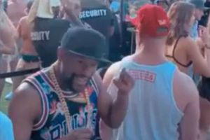 VIDEO: Floyd Mayweather fue captado en Pool Party y centro nocturno en Arizona