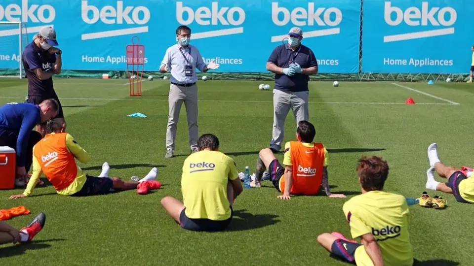 Josep Maria Bartomeu visitó el entrenamiento del Barcelona