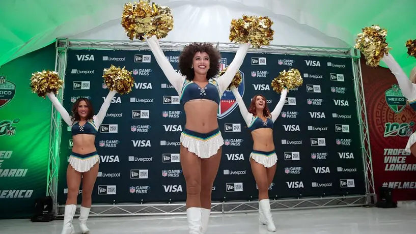 Porristas de Chargers deleitaron a fans  previo a NFL México