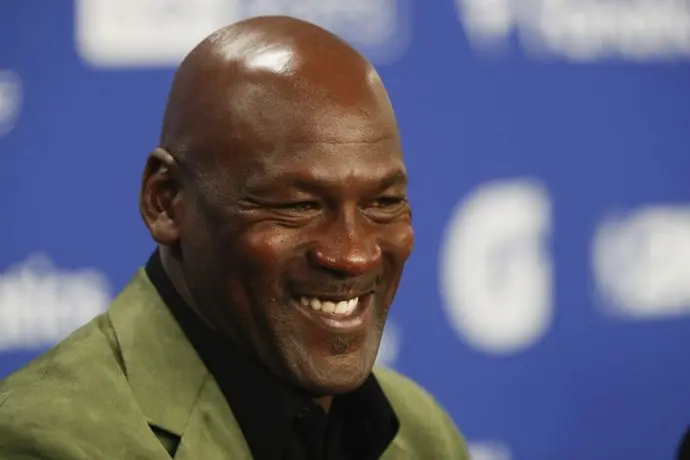Michael Jordan aprobó debut de Williamson en la NBA