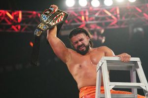 Andrade humilló a Rey Mysterio en Monday Night Raw