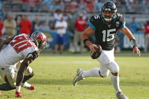Buccaneers aprovechó errores de Foles para derrotar a Jaguars