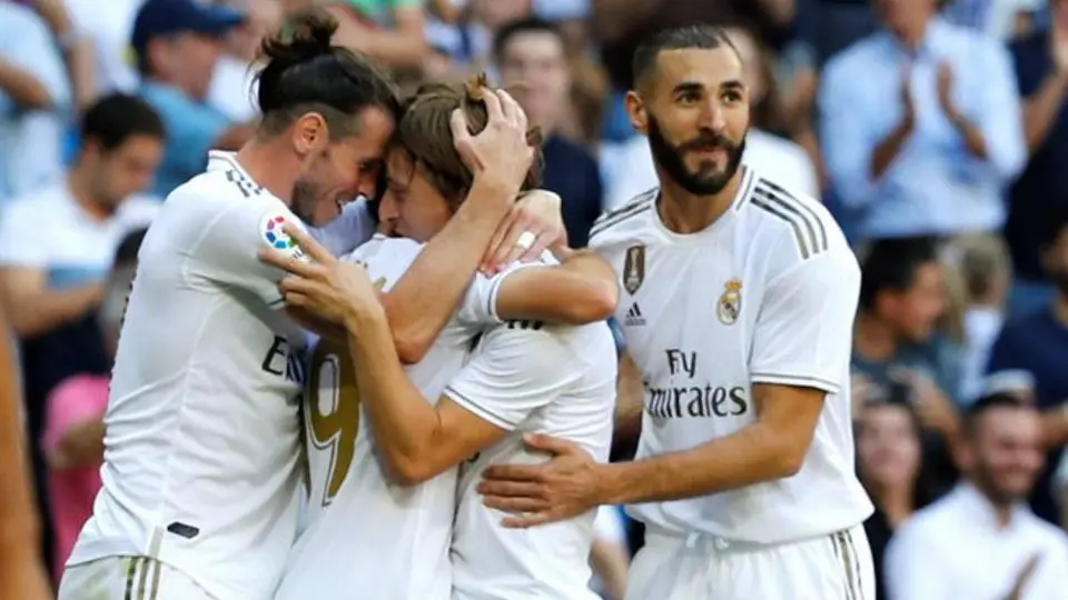 Real Madrid sufrió, pero venció al Granada y continúa invicto en La Liga