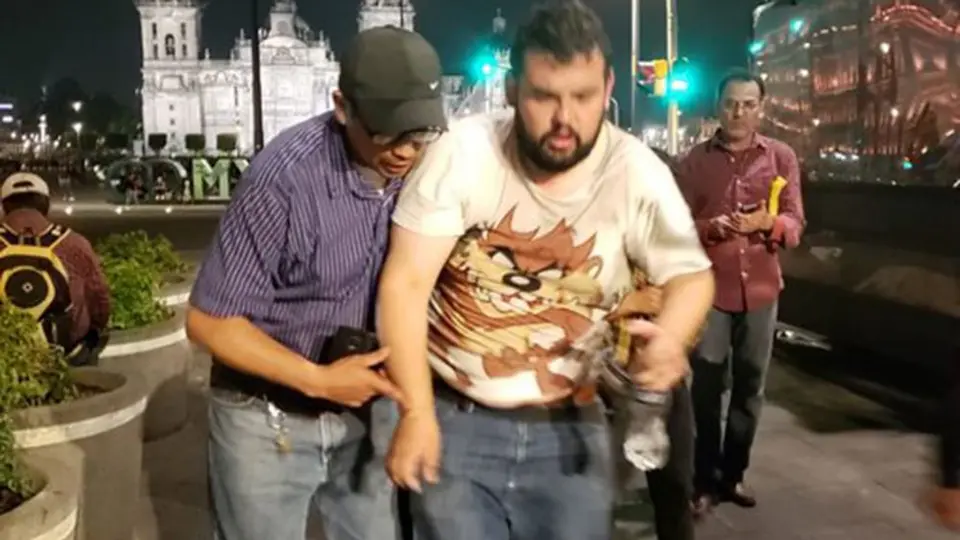 Agreden a fotógrafo de RÉCORD en marcha contra la violencia de género