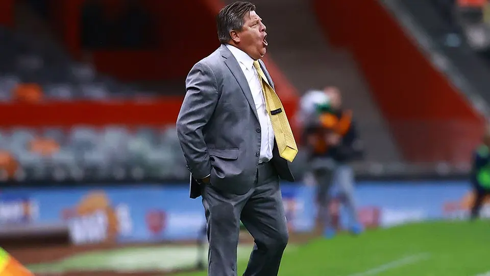 Piojo Herrera enseña cómo no ponerse el cubrebocas