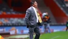 Piojo Herrera enseña cómo no ponerse el cubrebocas