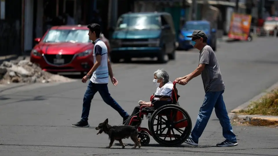 AMLO: 'Fase de mayor contagio de Covid-19 puede durar hasta el 20 de mayo'